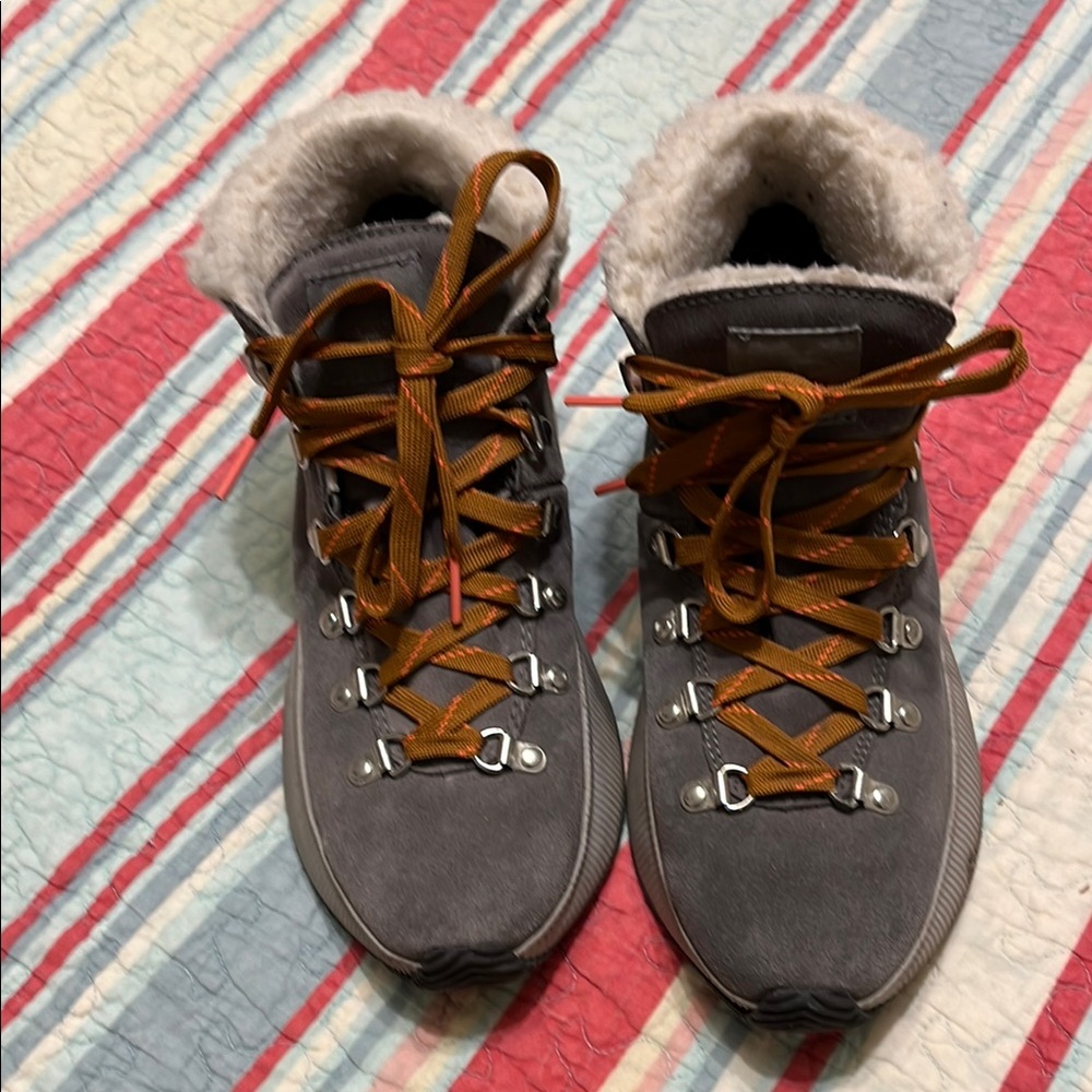 Sorel Women’s Out N About Boots / Waterproof/ Gray / Size 8.5